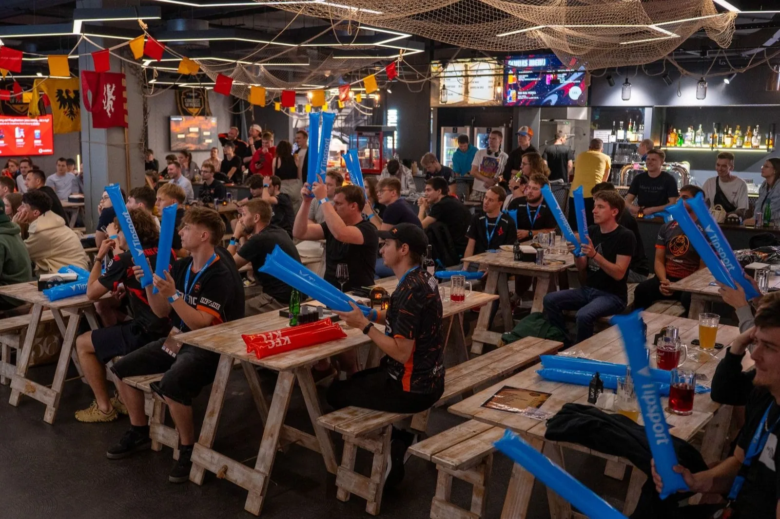 Fanoušci povzbuzují své favority na turnaji Tipsport Conquest of Prague 2025 ve Vodafone PLAYzone Areně